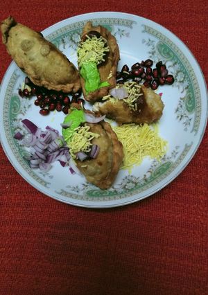 જામનગરના તીખા ઘુઘરા (Jamnangar Tikha Ghughra Recipe In Gujarati) રેસીપી મુખ્ય ફોટો