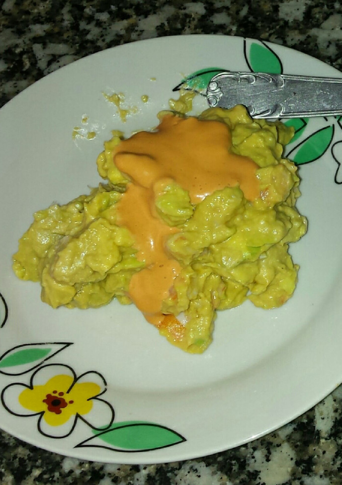 Una foto de Aguacate con langostinos y salsa cocktail