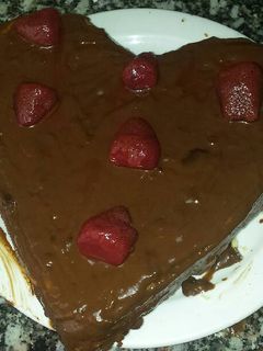 Una foto de Bizcocho con chocolate y fresas