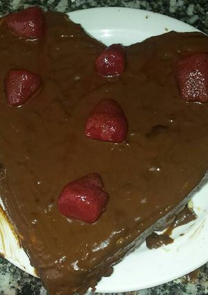 Una foto de Bizcocho con chocolate y fresas