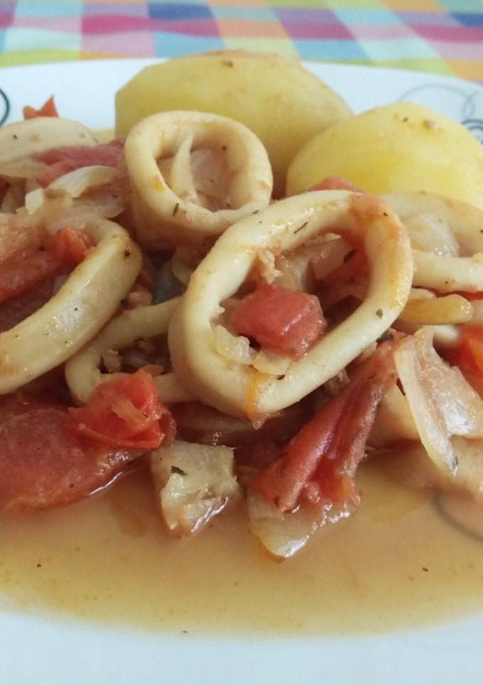 Una foto de Calamares con tomate