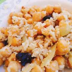 Foto principal de Garbanzos con arroz y pasas