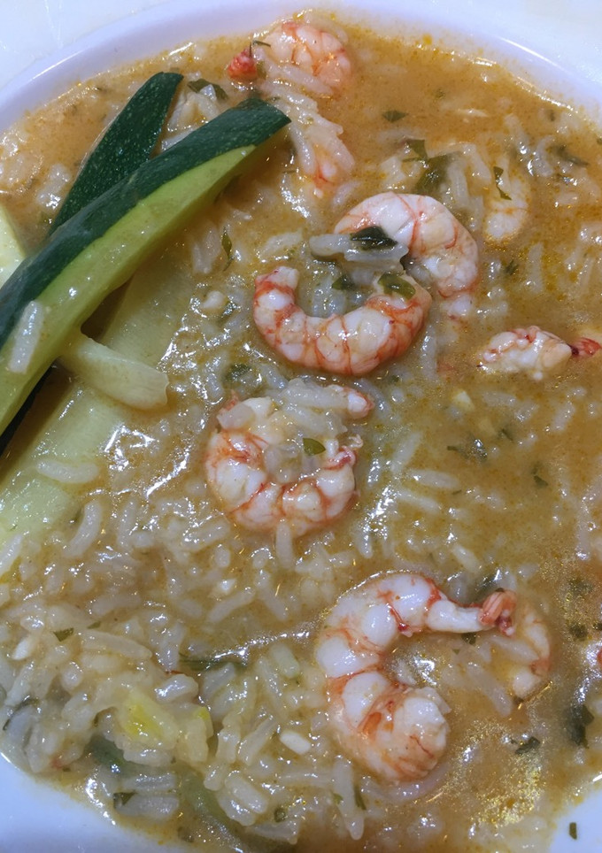 Una foto de Arroz a banda con gambas y calabacín