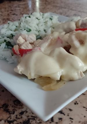 Una foto de Arroz con espinaca y revuelto de pollo con muzzarella