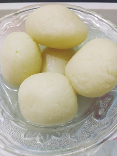 रसगुल्ला (Rasgulla recipe in Hindi) रेसिपी मुख्य फोटो