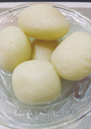 रसगुल्ला (Rasgulla recipe in Hindi) रेसिपी मुख्य फोटो