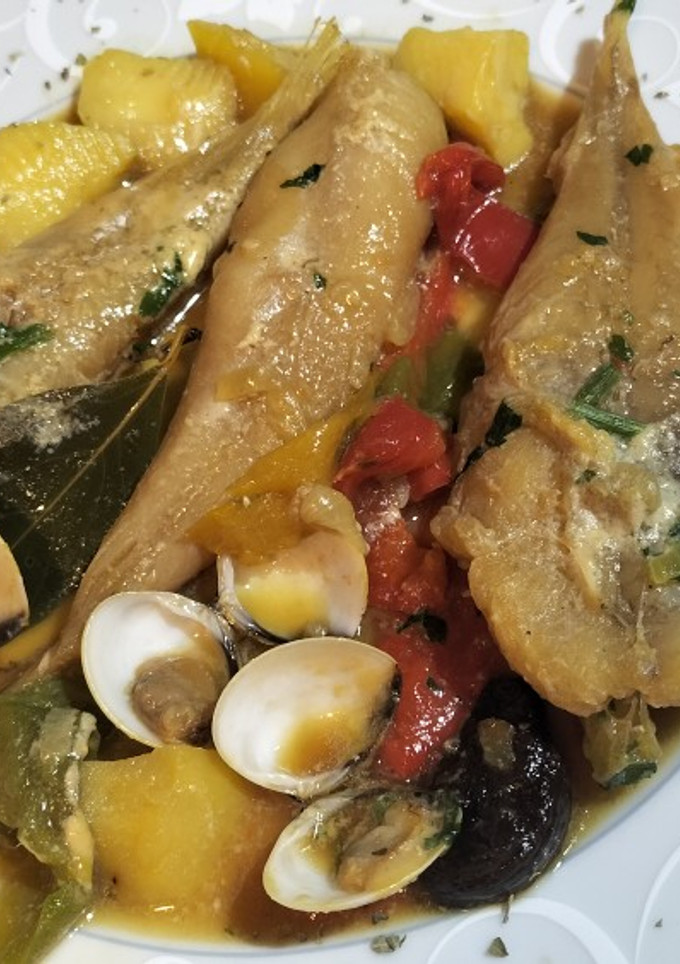 Una foto de Colas de rape en salsa