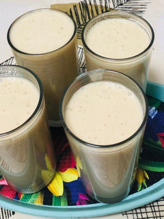 A picture of كوكتيل موز بالحليب وزبدة الفستق.