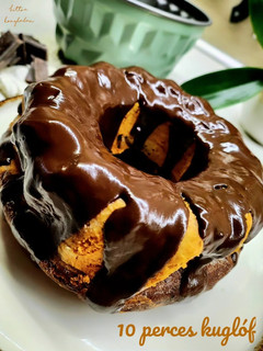 10 perces kuglóf - cukormentes, teljes kiőrlésű recept fotója