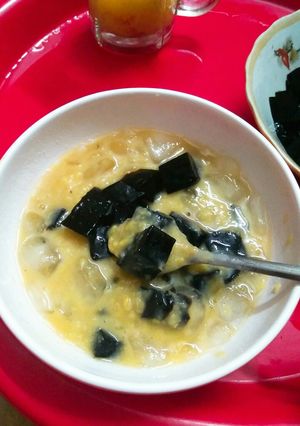 Hình của món Chè đậu xanh đánh sương sáo.