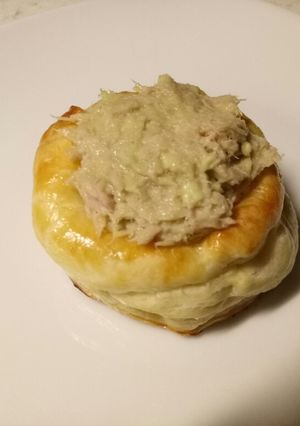 A picture of Avocado and tuna vol a vent.