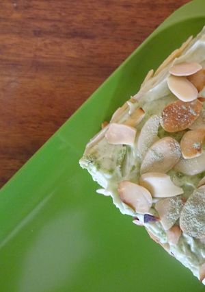 Foto resep "vanilla matcha cake" almond top