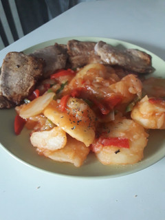 Una foto de Lomo con patatas y verduras