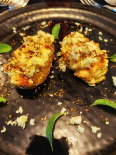 चीजी पनीर बेक्ड पोटैटो(cheese paneer baked potato recipe in hindi) रेसिपी मुख्य फोटो
