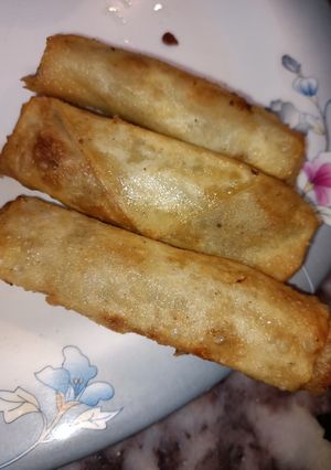 A picture of White sauce rolls.