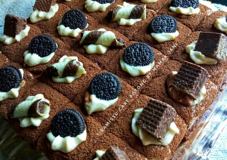 Tiramisu cake potong