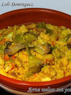 Una foto de Arroz meloso con pollo y verduras