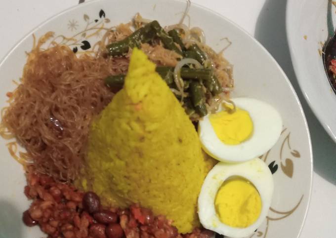 Cara Membuat Nasi Kuning Rice cooker, Lezat Sekali