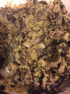 Una foto de Quinoa con setas y algas.