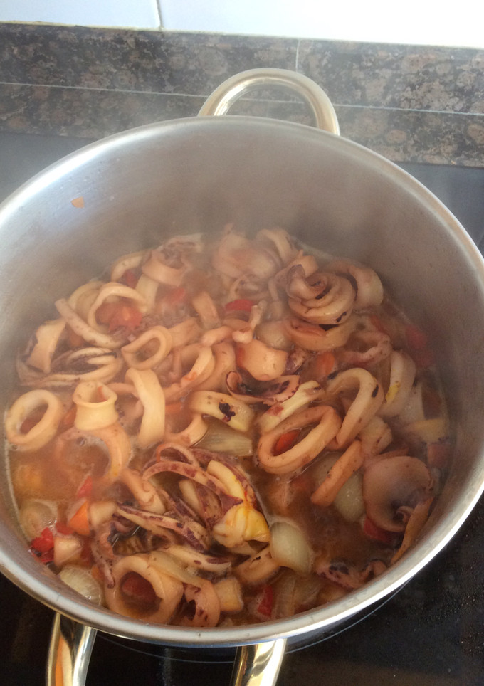 Una foto de Calamares de la ría en salsa