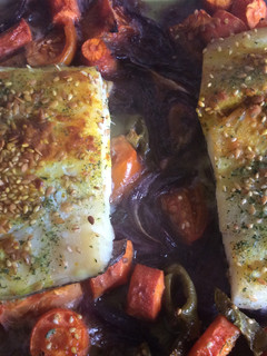Una foto de Bacalao al horno con verduritas