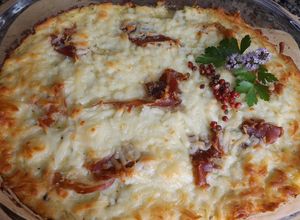 Foto principal de Pastel de carne de ternera y salchichas frescas con coliflor y mozzarella