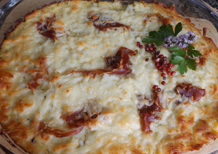 Pastel de carne de ternera y salchichas frescas con coliflor y mozzarella