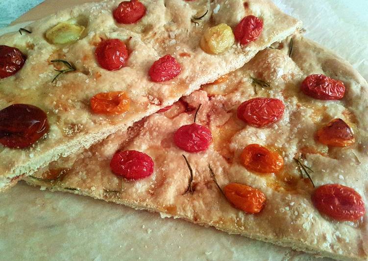 Focaccia de tomate cherry y romero