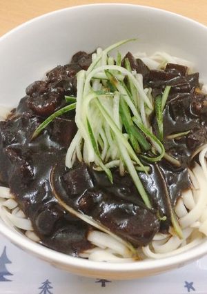 Hình của món Mì tương đen kiểu Hàn (jajangmyeon).