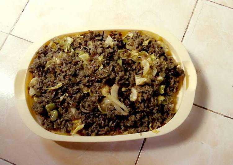 3Resep: Nasi Goreng Hitam Tinta Cumi yang Lezat