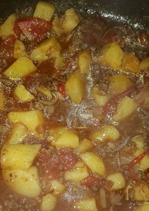 A picture of Mixed minced with potatoes.