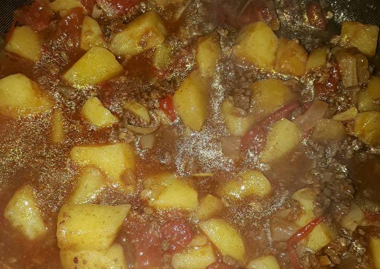 Mixed minced with potatoes