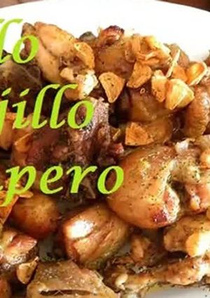 Una foto de Pollo al ajillo campero