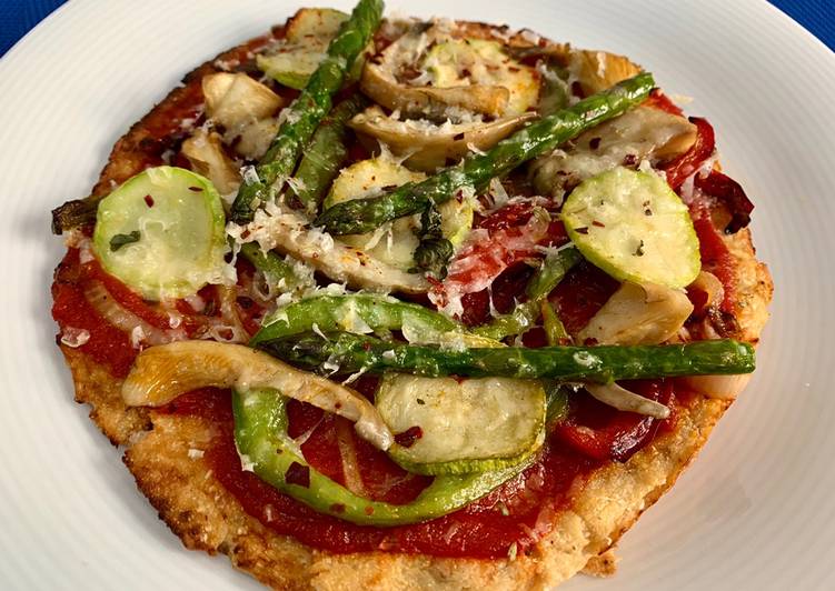 Pizza de coliflor y verduras