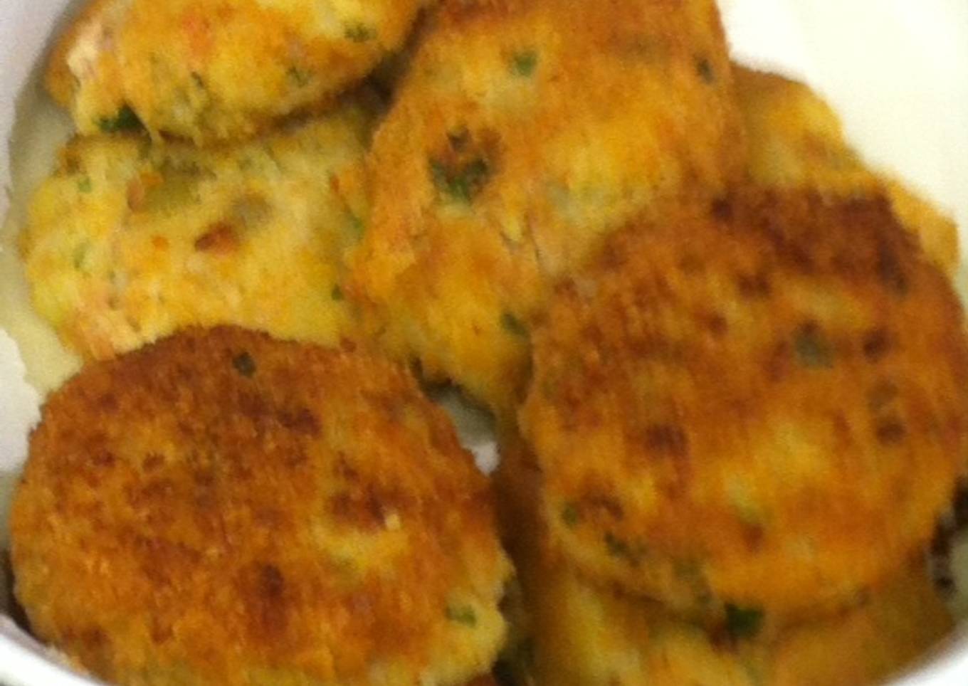 Tortas de papa con atún y aceitunas