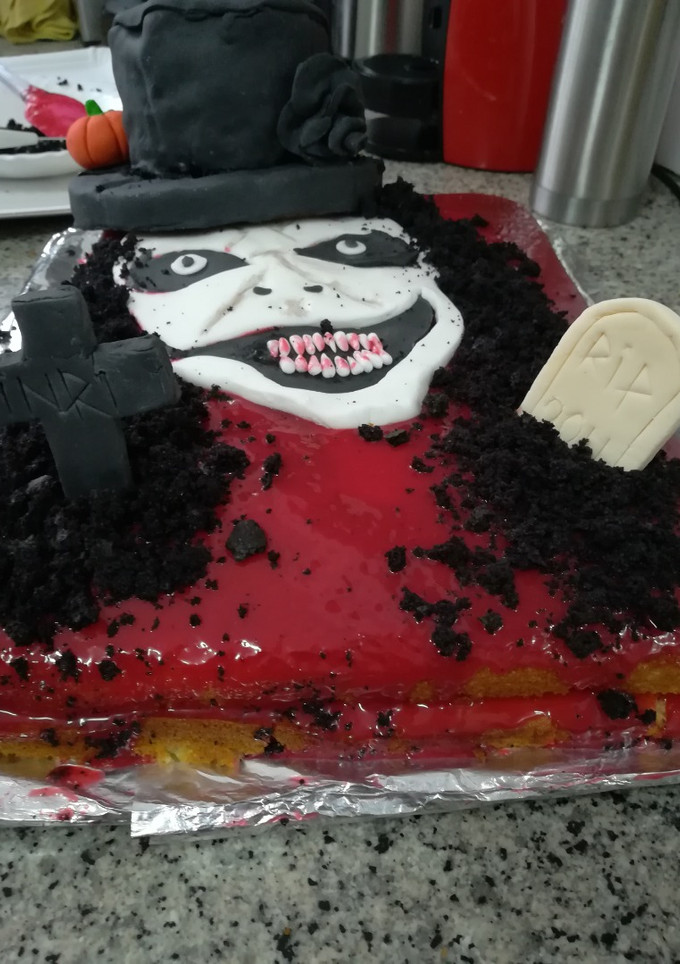 Una foto de Tarta fondant terrorífica