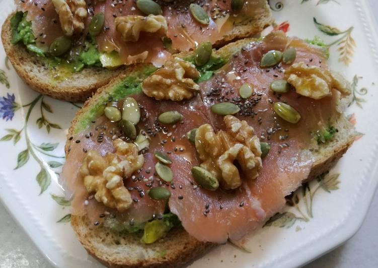 Tostadas ricas en omega 3 para la lactancia