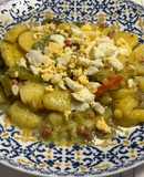 Papas en salsa verde con huevo duro y judías verdes