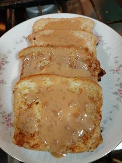 Una foto de Tostadas francesas con salsa de dulce de leche