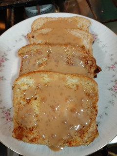 Una foto de Tostadas francesas con salsa de dulce de leche