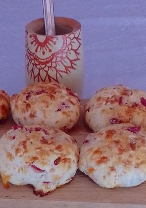 Una foto de Pan de salame y queso con harina leudante🍞