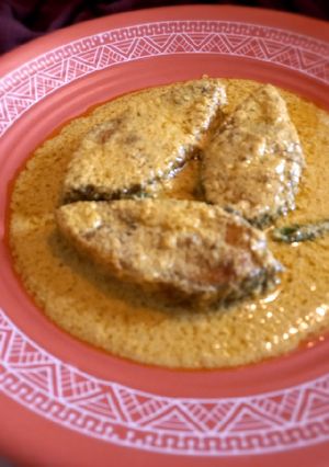 নারকেলি ইলিশ (Hilsa in coconut milk, recipe in bengali) রেসিপির প্রধান ছবি