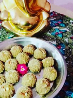ચૂરમાના લાડુ(Churmana ladu Recipe in Gujarati) રેસીપી મુખ્ય ફોટો