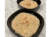 Una foto di risotto salmone