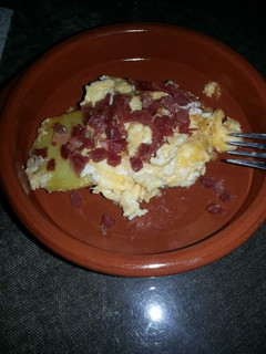 Una foto de Patatas al pelotón con huevo y jamón