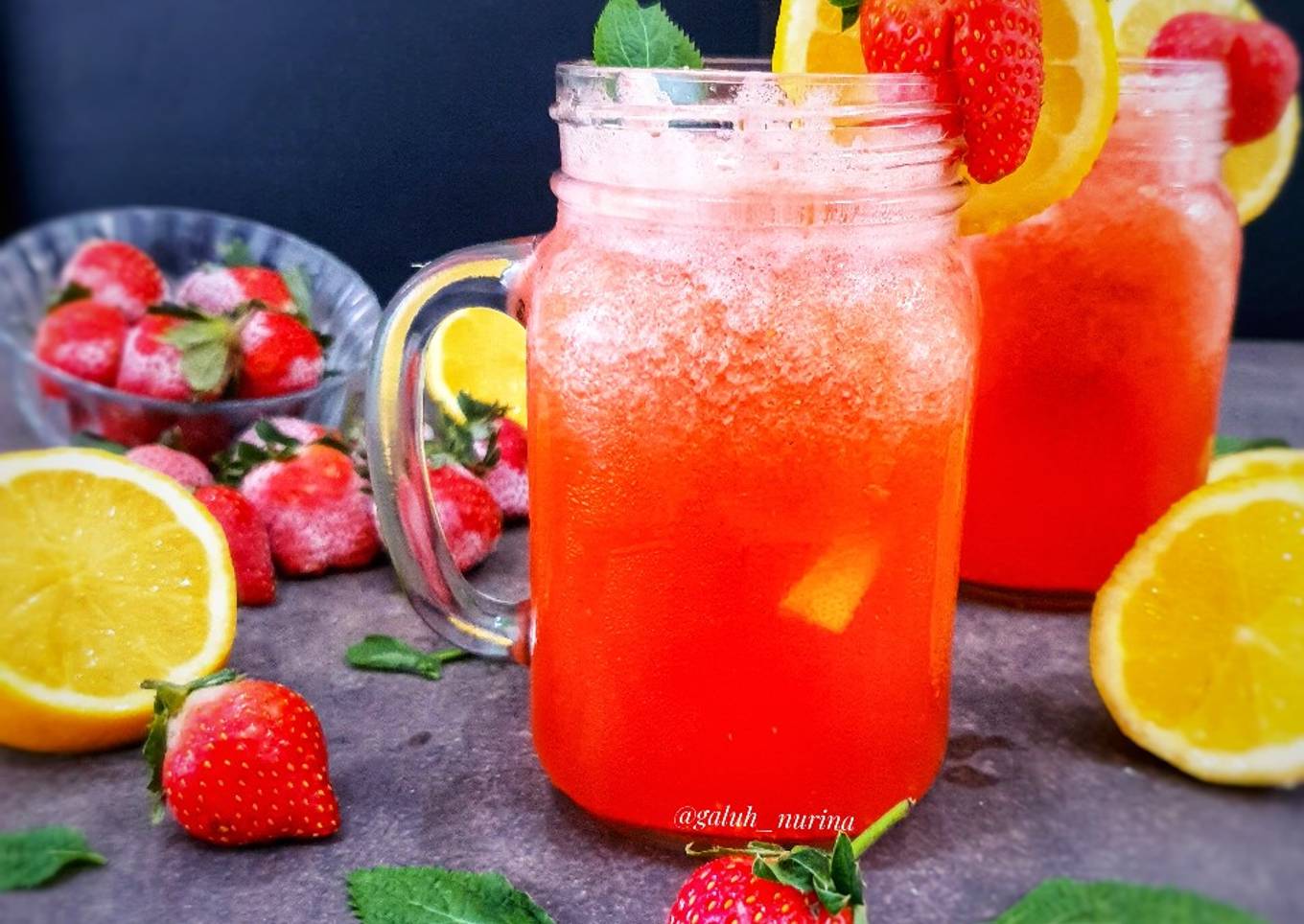 Strawberry lemonade