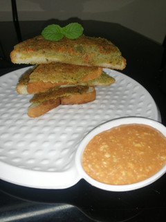 મૂંગદાલ વેજ ઓપન સેન્ડવિચ Mungdal veg open sandwich recipe in gujarati ) રેસીપી મુખ્ય ફોટો