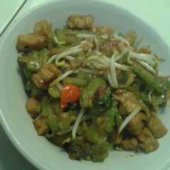 Tumis pare pedas manis রেসিপির প্রধান ছবি