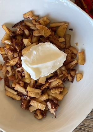 A picture of Hot Honey & Walnut Apples.