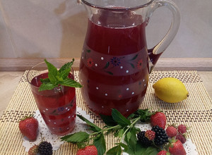 Mentás gyümölcs limonádé 🍹🍓🫐🌿🍇🍋🍹 recept fotója